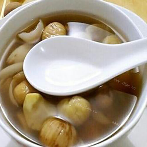 美味圆肉百合栗子甜汤