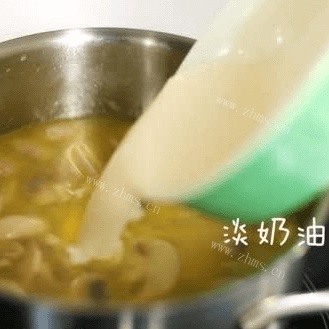 美味的奶油蘑菇浓汤做法图解5)