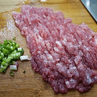 美味的咸蛋蒸肉饼做法图解2)