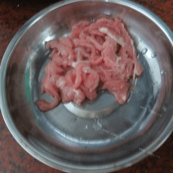 下饭的酸菜肉丝面做法图解2)