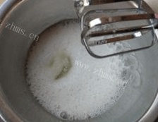 好吃的电饭煲红曲蛋糕做法图解3)