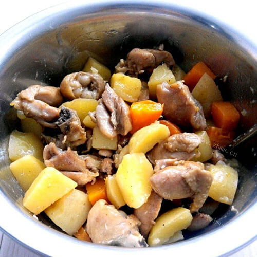好吃的土豆豆角炖鸡块 