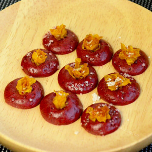 美味的鲜花红曲鸡蛋饼干