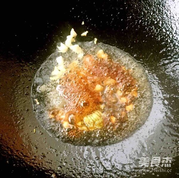 诱人的香葱爆海虾做法图解5)