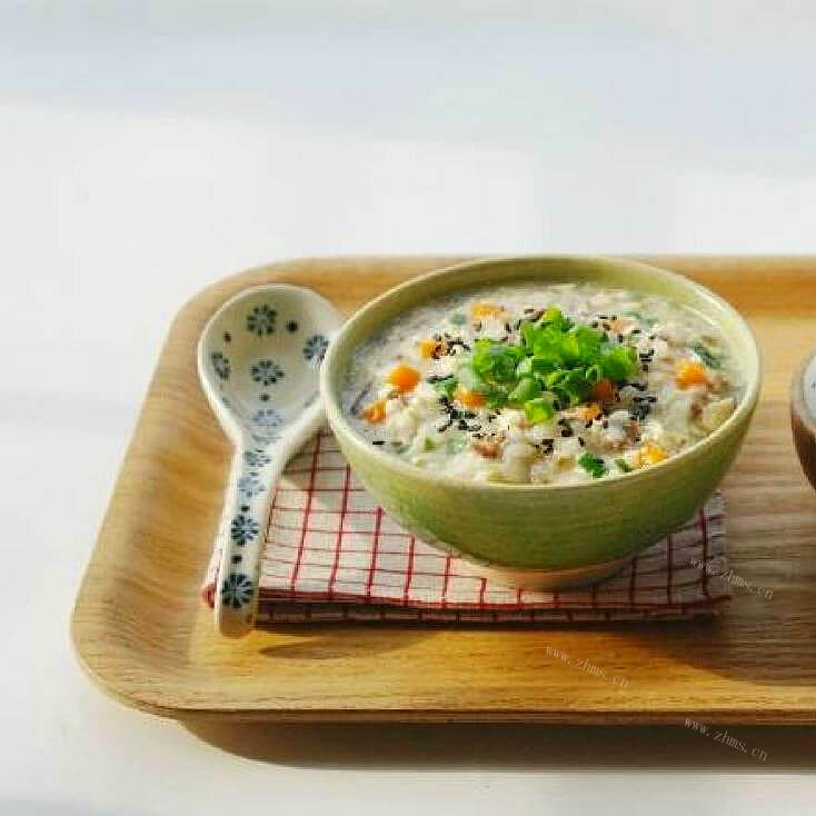 美味的牛油果鸡蛋粥