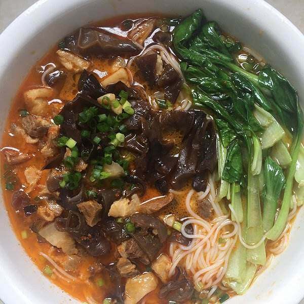 好吃的木耳肉丝米粉