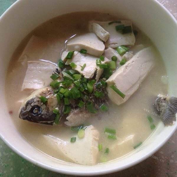 营养的小鲫鱼浓汤