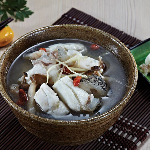 美味的黄翅鱼汤