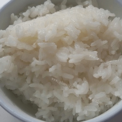 美味的蛋包饭做法图解4)