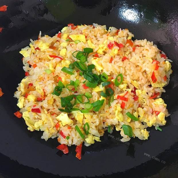 美味的辣椒生菜蛋炒饭