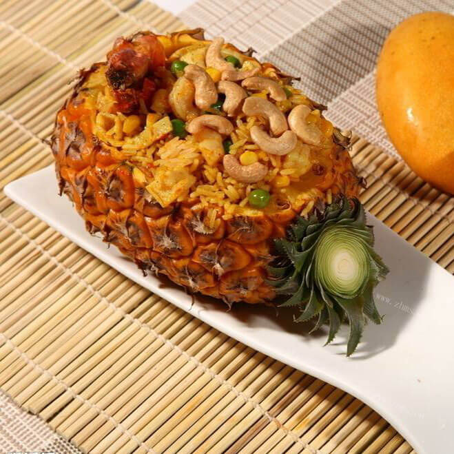 自制菠萝海鲜焗饭