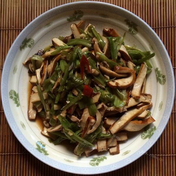 清新香菇炒空心菜