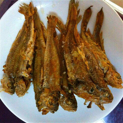好吃的炸面条鱼