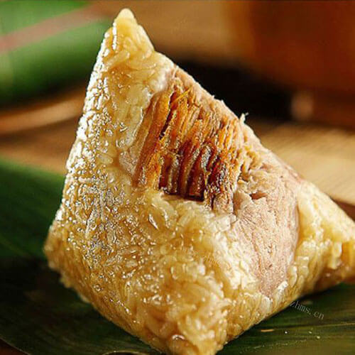 美味的排骨花生咸肉棕