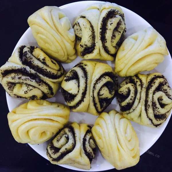 美味红薯黑芝麻小花卷