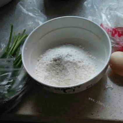 自制韭菜肉饼做法图解5)