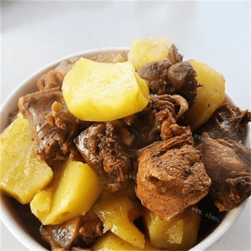 营养的蒸土豆鸡肉块