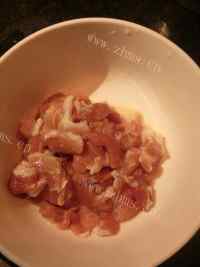 美味的瘦肉火腿肠汤做法图解1)