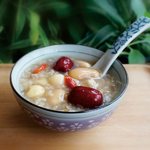 美味的养颜杂粮粥