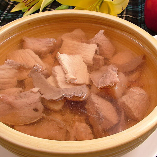 美味的香菇墨鱼猪肉汤