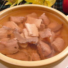 美味的香菇墨鱼猪肉汤