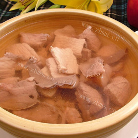 美味的香菇墨鱼猪肉汤