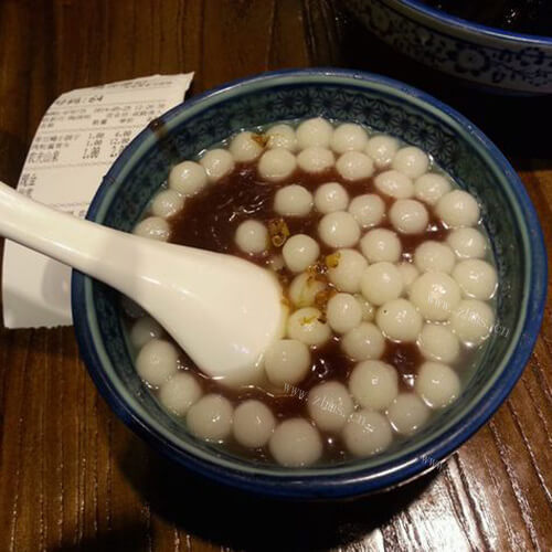 漂亮的纯手工七彩汤圆
