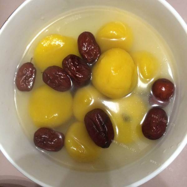 美味的南瓜五仁汤圆