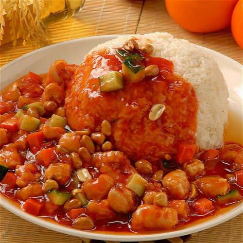 美味的鸡丁盖饭