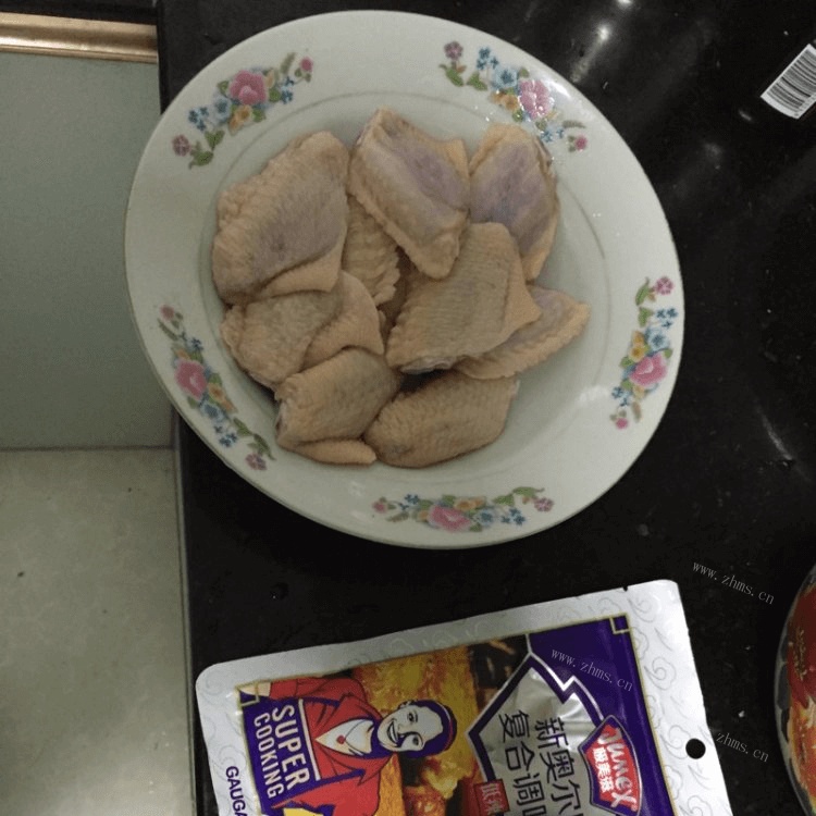 美味的奥尔良烤翅中做法图解1)
