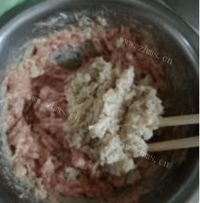 自制金针菇肉丸便当做法图解2)