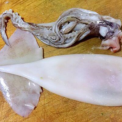 好吃的彩椒爆鱿条做法图解1)