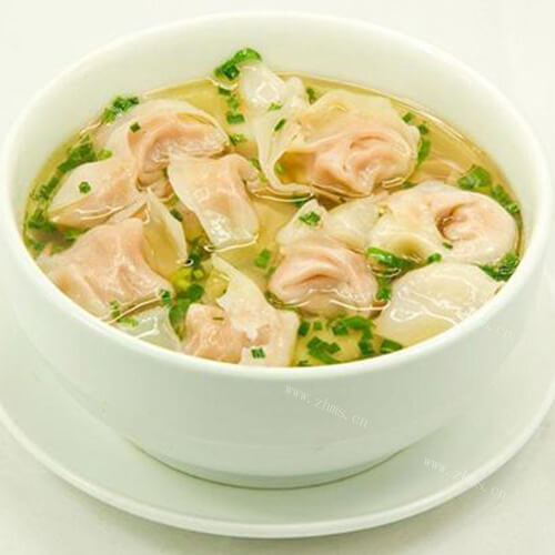 美味的青菜鸡蛋蒸素馄饨