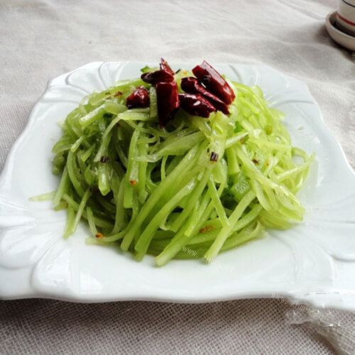 美味的炝拌莴笋