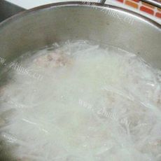 营养的白萝卜肉沫汤