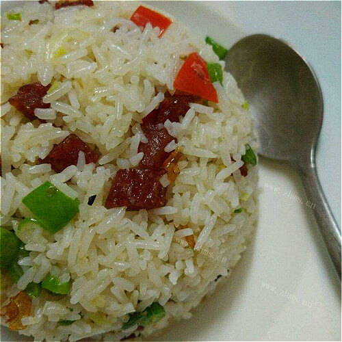 可口的青椒香肠炒饭