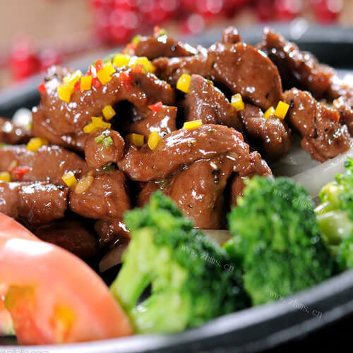 鲜嫩美味黑椒牛柳铁板饭