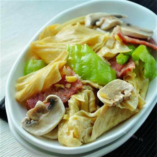 健康的黑豆腐竹炒鲜茹