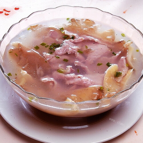 好喝的奶白菜肉片汤