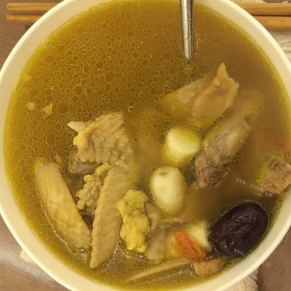 营养灵芝枸杞鸡肉汤