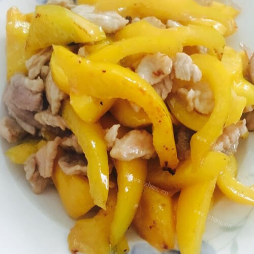 鲜亮的黄椒炒肉片