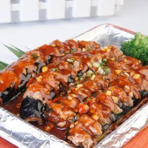 可口的黑椒茄条