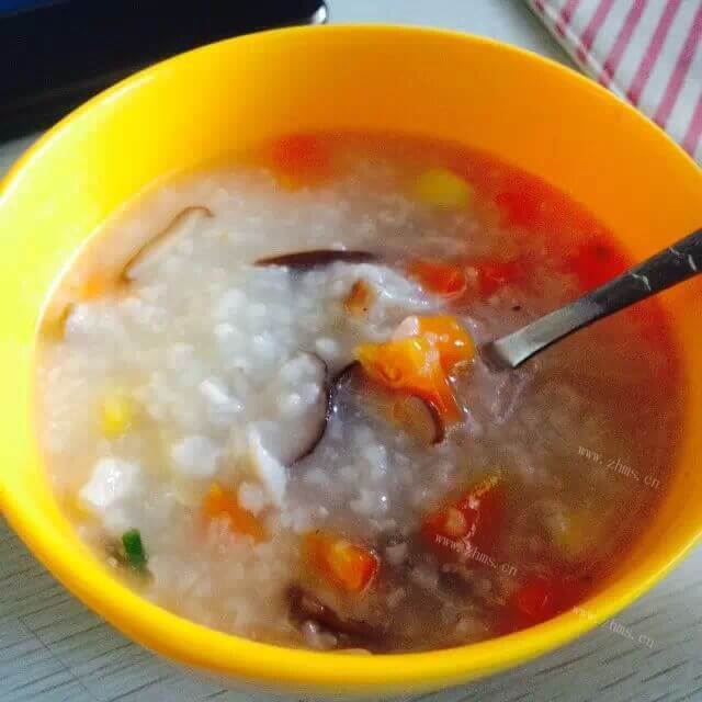 好吃的胡萝卜卷心瘦肉粥