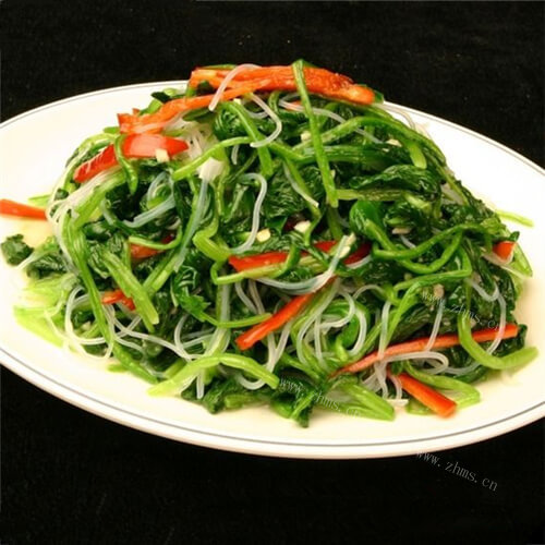 美味的酸甜凉拌菠菜粉丝 