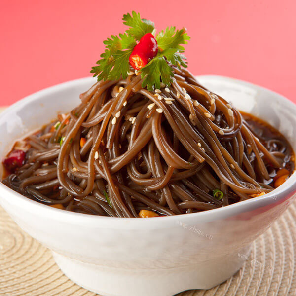 美味的七彩蕨根粉