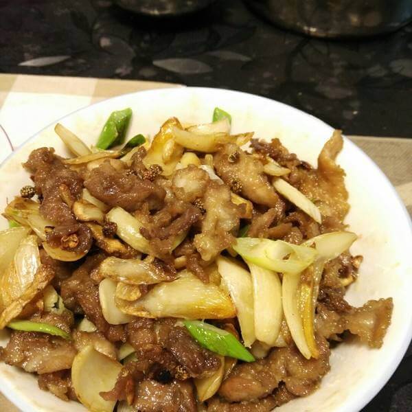 鲜香的肉片炒肥羊粉