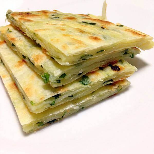 美味的饺子皮版葱油饼