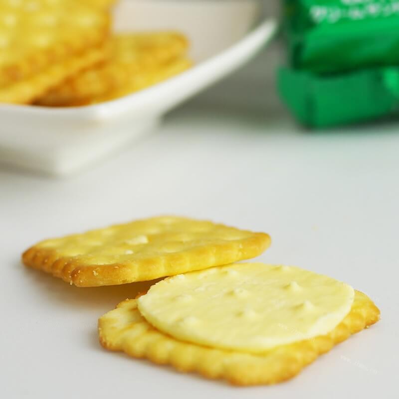 休闲食品乳酪夹心饼干