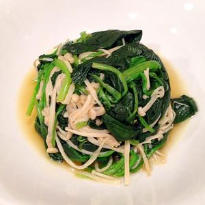 美味的金针菇拌韭菜