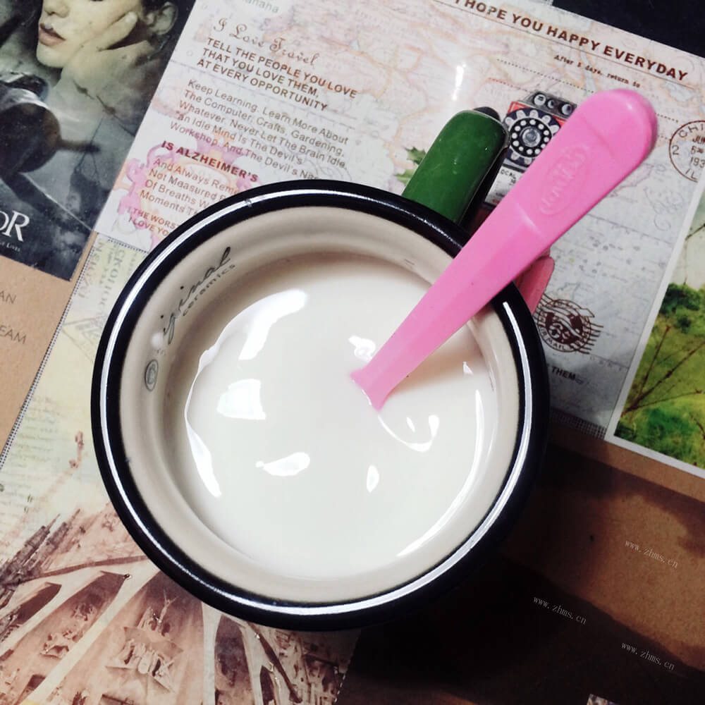 香甜的酸奶蛋白糖
